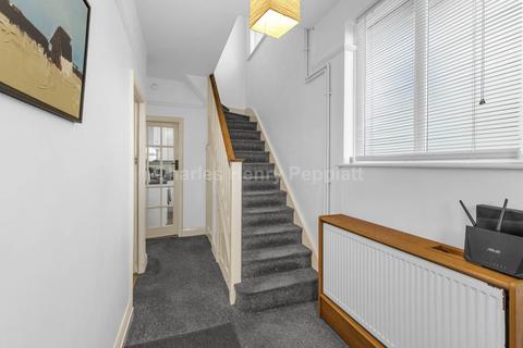 23 Sutherland Grove, London, SW18 5PS