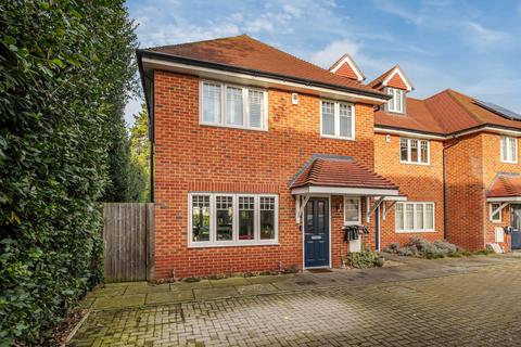 4 bedroom end of terrace house for sale, WOKING