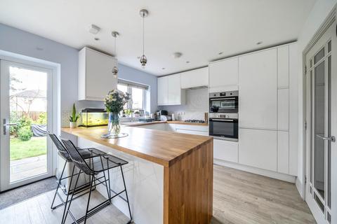 4 bedroom end of terrace house for sale, WOKING