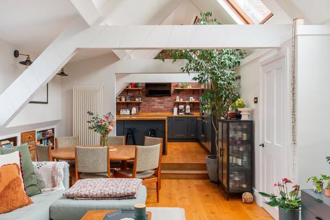 4 Albermarle Row, Bristol, BS8 4LY