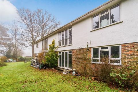 2 bedroom apartment for sale, Courtlands Crescent, Banstead