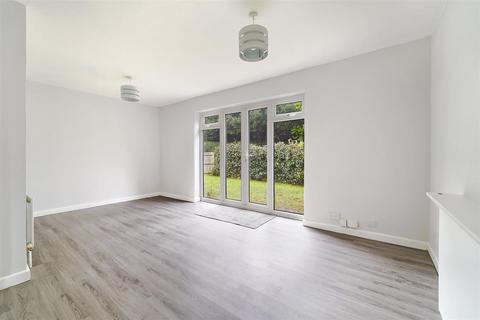 2 bedroom apartment for sale, Courtlands Crescent, Banstead