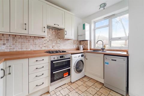 2 bedroom apartment for sale, Courtlands Crescent, Banstead