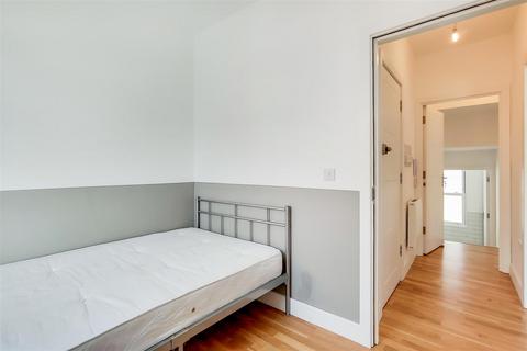 2 bedroom flat to rent, Fulham Palace Road, Hammersmith