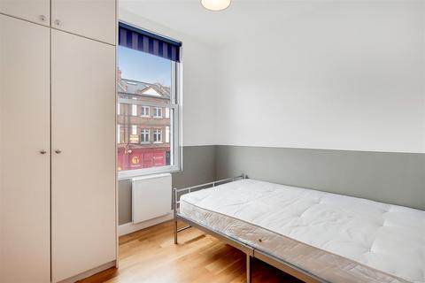 2 bedroom flat to rent, Fulham Palace Road, Hammersmith