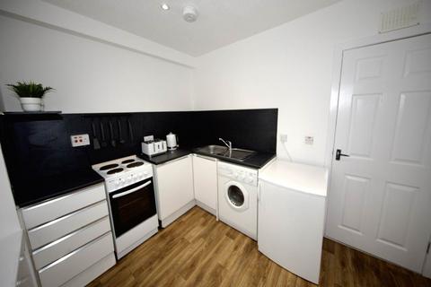 Studio to rent, Mid Road, Dundee,