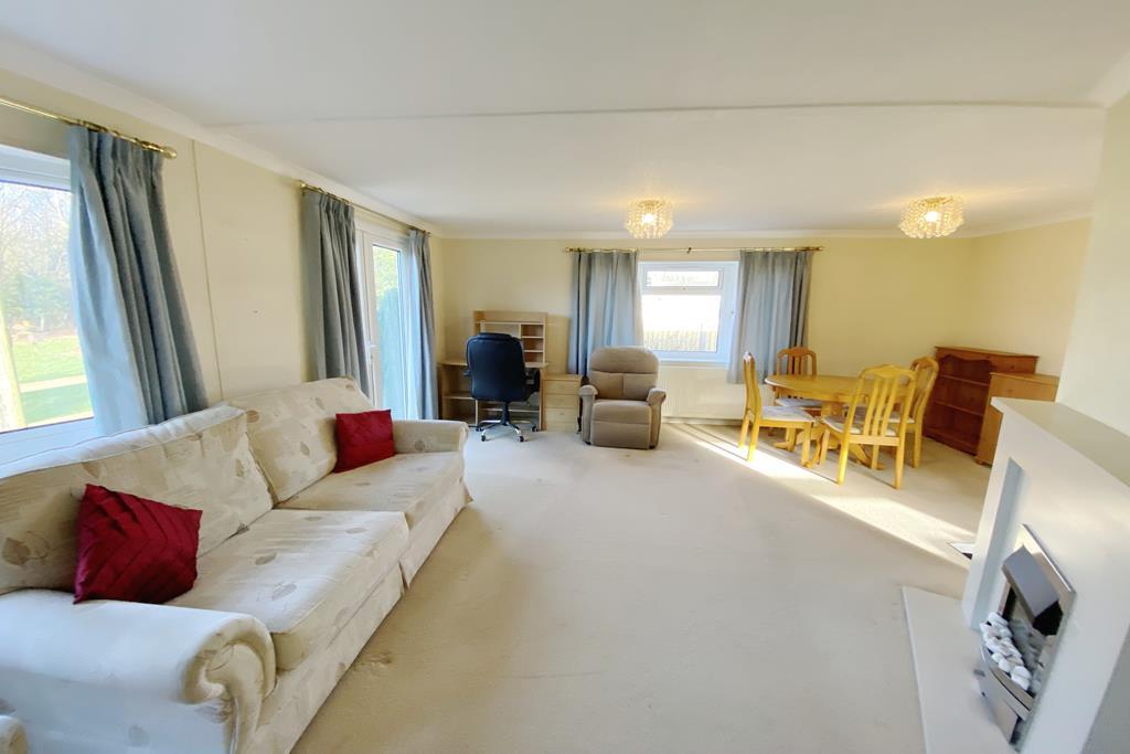 Lounge/Dining Rm