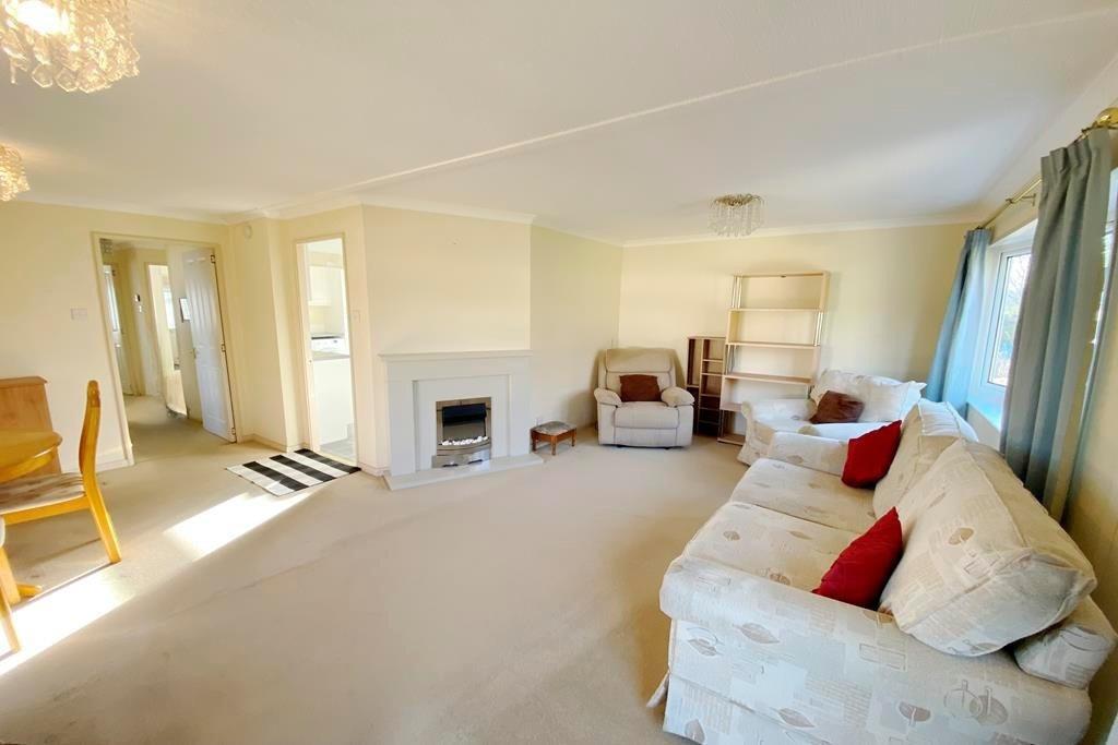 Lounge/Dining Rm
