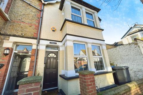 4 bedroom terraced house to rent, Clarence Street, Herne Bay