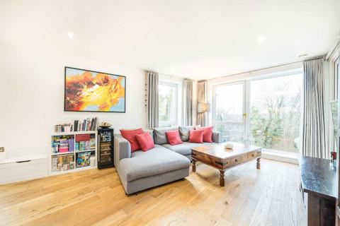 3 bedroom flat for sale, Eltringham Street, London SW18