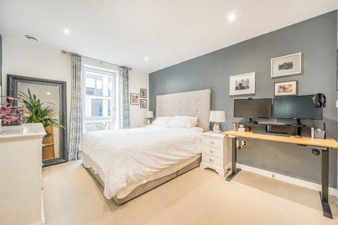 3 bedroom flat for sale, Eltringham Street, London SW18