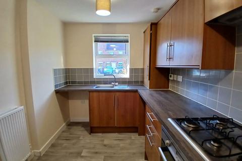 2 bedroom townhouse to rent, Church Drive, Mansfield NG20