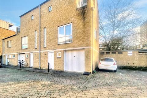 4 bedroom end of terrace house to rent, Printers Mews, London, E3