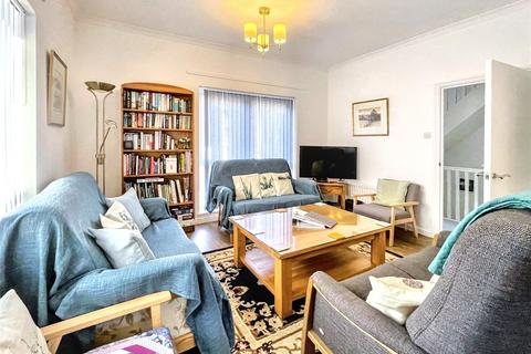 4 bedroom end of terrace house to rent, Printers Mews, London, E3