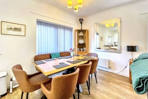 4 bedroom end of terrace house to rent, Printers Mews, London, E3