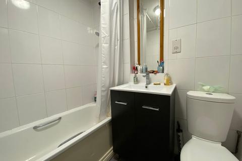 1 bedroom flat for sale, Flat 1 Aldersgate Court, 30 Bartholomew Close, Barbican, London, EC1A 7ES