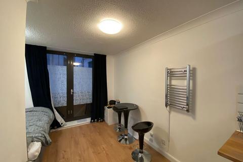 1 bedroom flat for sale, Flat 1 Aldersgate Court, 30 Bartholomew Close, Barbican, London, EC1A 7ES