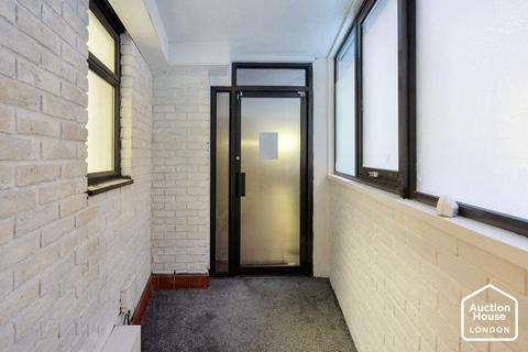 1 bedroom flat for sale, Flat 1 Aldersgate Court, 30 Bartholomew Close, Barbican, London, EC1A 7ES