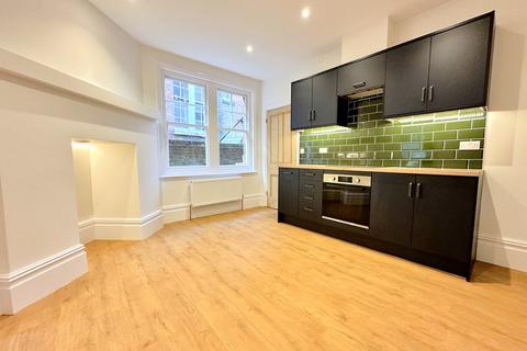 2 bedroom ground floor flat to rent, Lower Park Road, Hastings, TN34