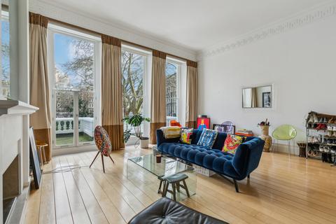 3 bedroom flat for sale, Courtfield Gardens, Earls Court, London