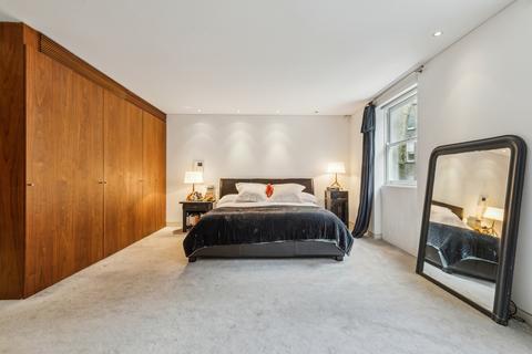 3 bedroom flat for sale, Courtfield Gardens, Earls Court, London