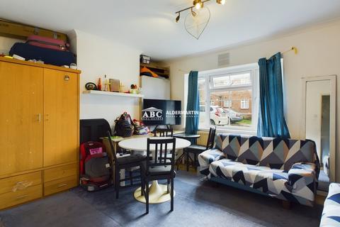 2 bedroom ground floor flat for sale, Parnell Close, Edgware, HA8