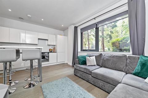 Studio for sale, Everard Close, St. Albans