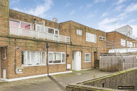 3 bedroom maisonette for sale, White Lion House, Town Centre