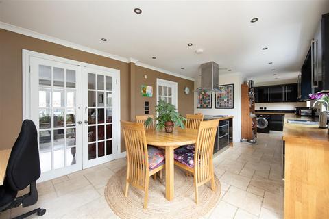 15b Cockhill, Trowbridge, BA14 9BG