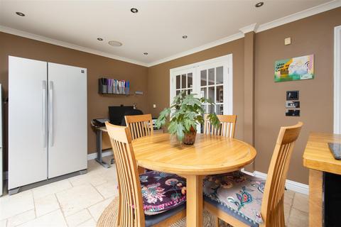 15b Cockhill, Trowbridge, BA14 9BG