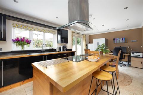 15b Cockhill, Trowbridge, BA14 9BG