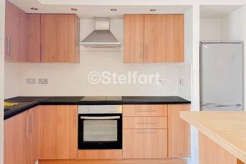 4 bedroom flat to rent, Holloway Road, London, N7