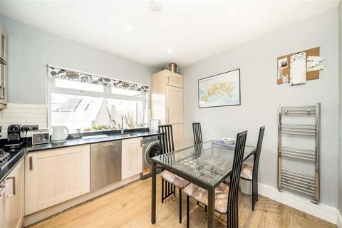 2 bedroom flat for sale, Bradgate Road, London SE6