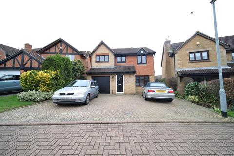 4 bedroom semi-detached house to rent, Whitebeam Close, Waltham Cross