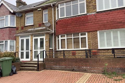 3 bedroom terraced house to rent, Staplehurst Road, Swale