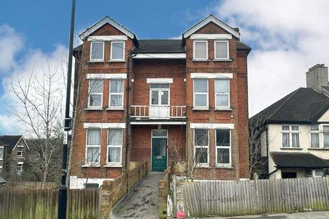 1 bedroom flat for sale, Flat 6, 1 Canham Road, South Norwood, London, SE25 6RZ