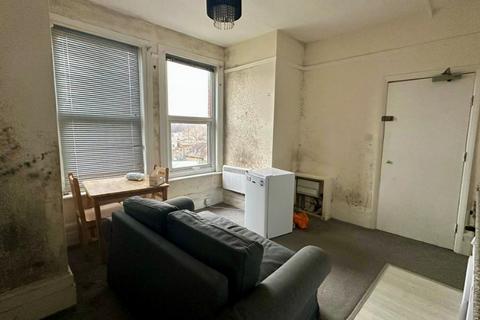 1 bedroom flat for sale, Flat 6, 1 Canham Road, South Norwood, London, SE25 6RZ