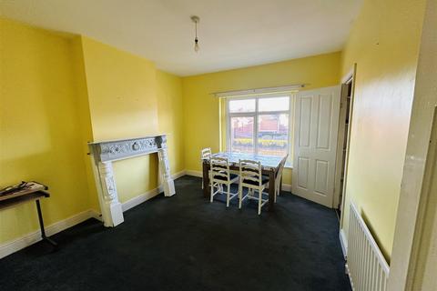 2 bedroom flat to rent, Croft Road, Stockingford, CV10 7EJ