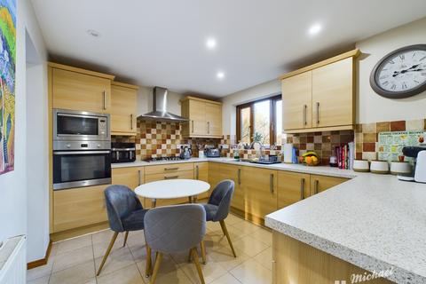 4 bedroom detached house for sale, Milton Keynes MK7