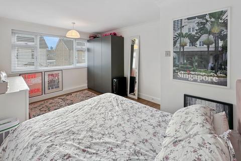 25a Salisbury Avenue, Stanford-le-hope, SS17 0DA