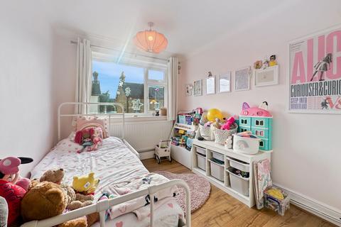 25a Salisbury Avenue, Stanford-le-hope, SS17 0DA