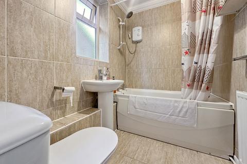 25a Salisbury Avenue, Stanford-le-hope, SS17 0DA