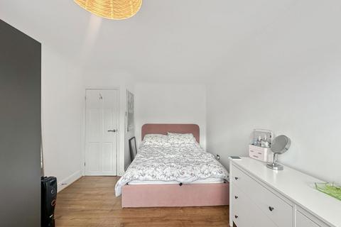 25a Salisbury Avenue, Stanford-le-hope, SS17 0DA