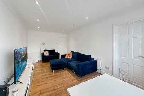 25a Salisbury Avenue, Stanford-le-hope, SS17 0DA