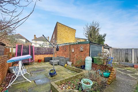 25a Salisbury Avenue, Stanford-le-hope, SS17 0DA