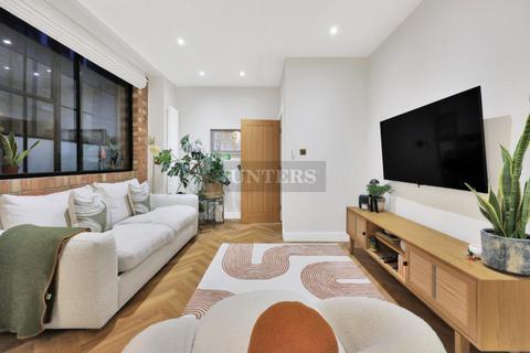 2 bedroom duplex to rent, Rampart Street, London, E1