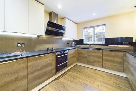 4 bedroom detached house for sale, Agincourt Drive, Bingley