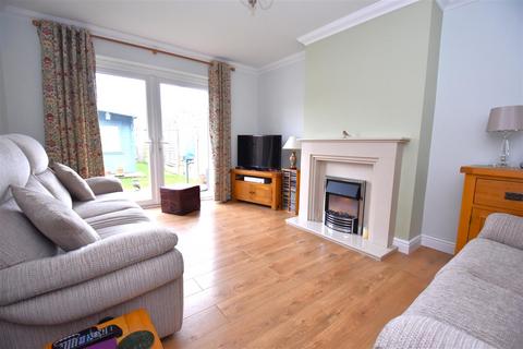 1 Braxted Close, Rochford, SS4 1UN