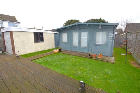 1 Braxted Close, Rochford, SS4 1UN