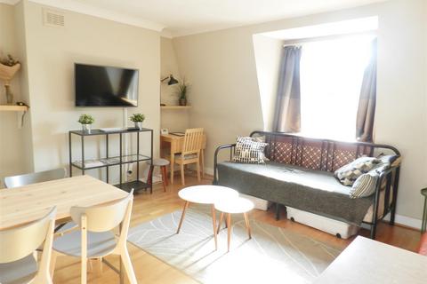 1 bedroom flat to rent, Meath Street, London SW11